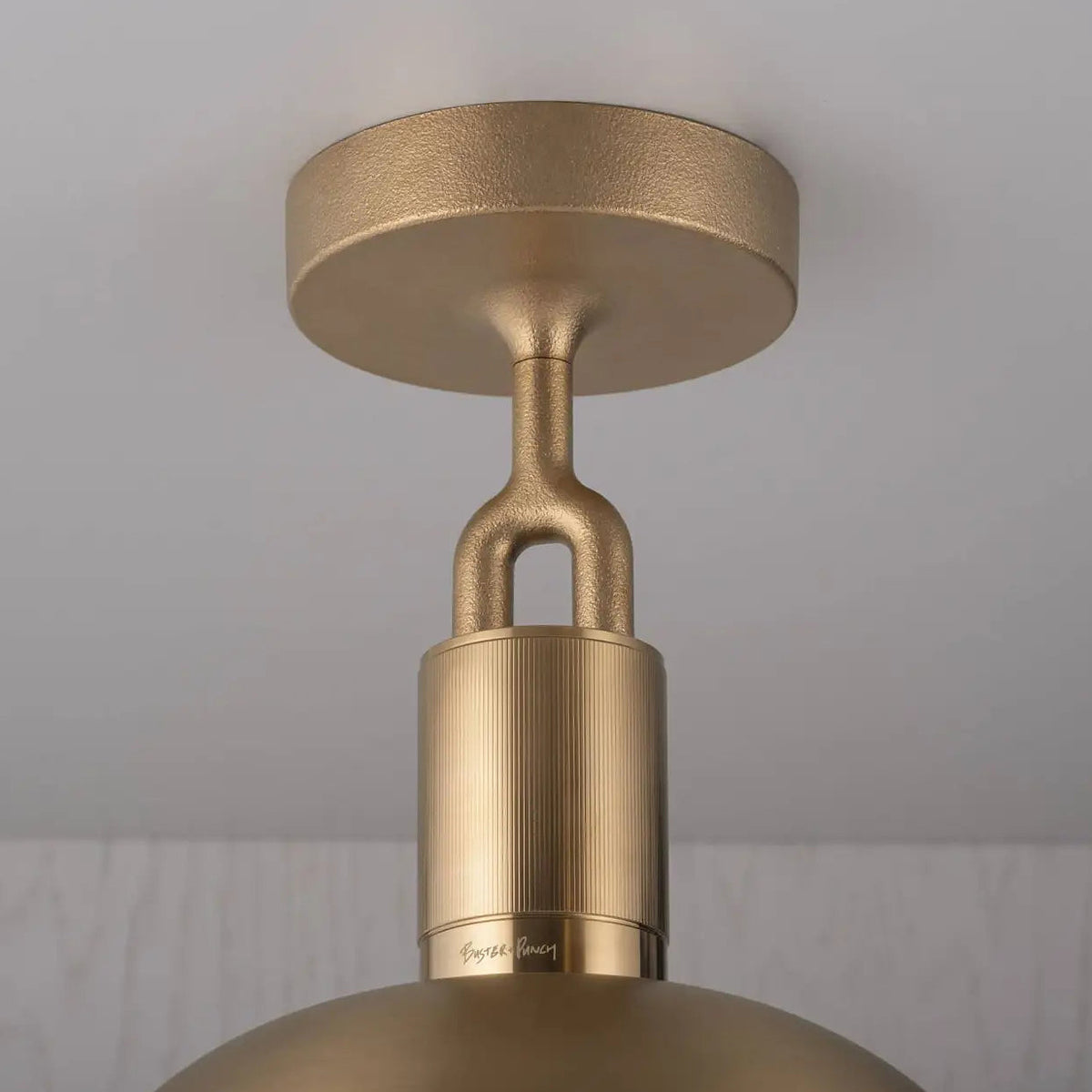 Plafonnier abat-jour demi-sphère en métal et globe en verre