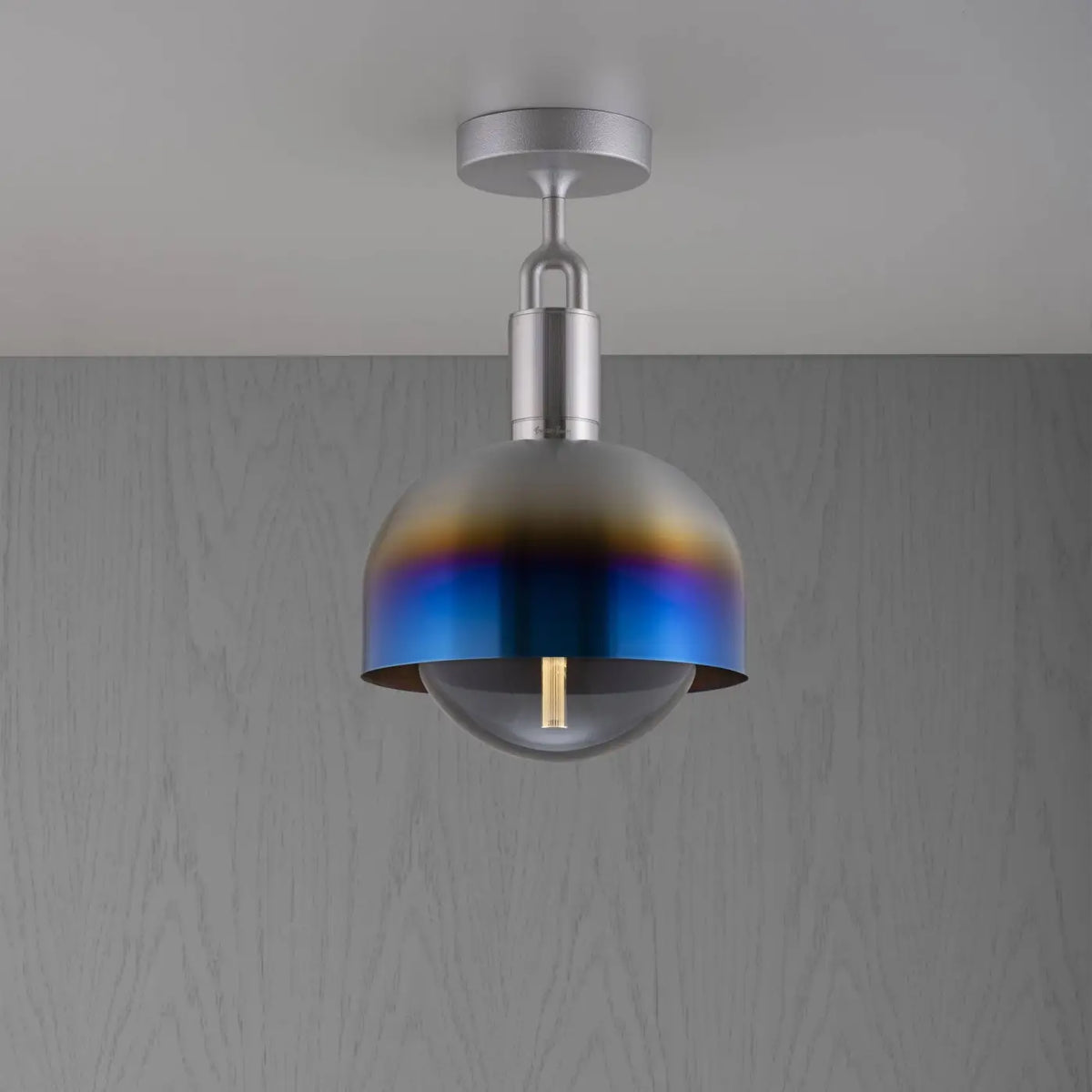 Plafonnier abat-jour demi-sphère en métal et globe en verre, multicolore