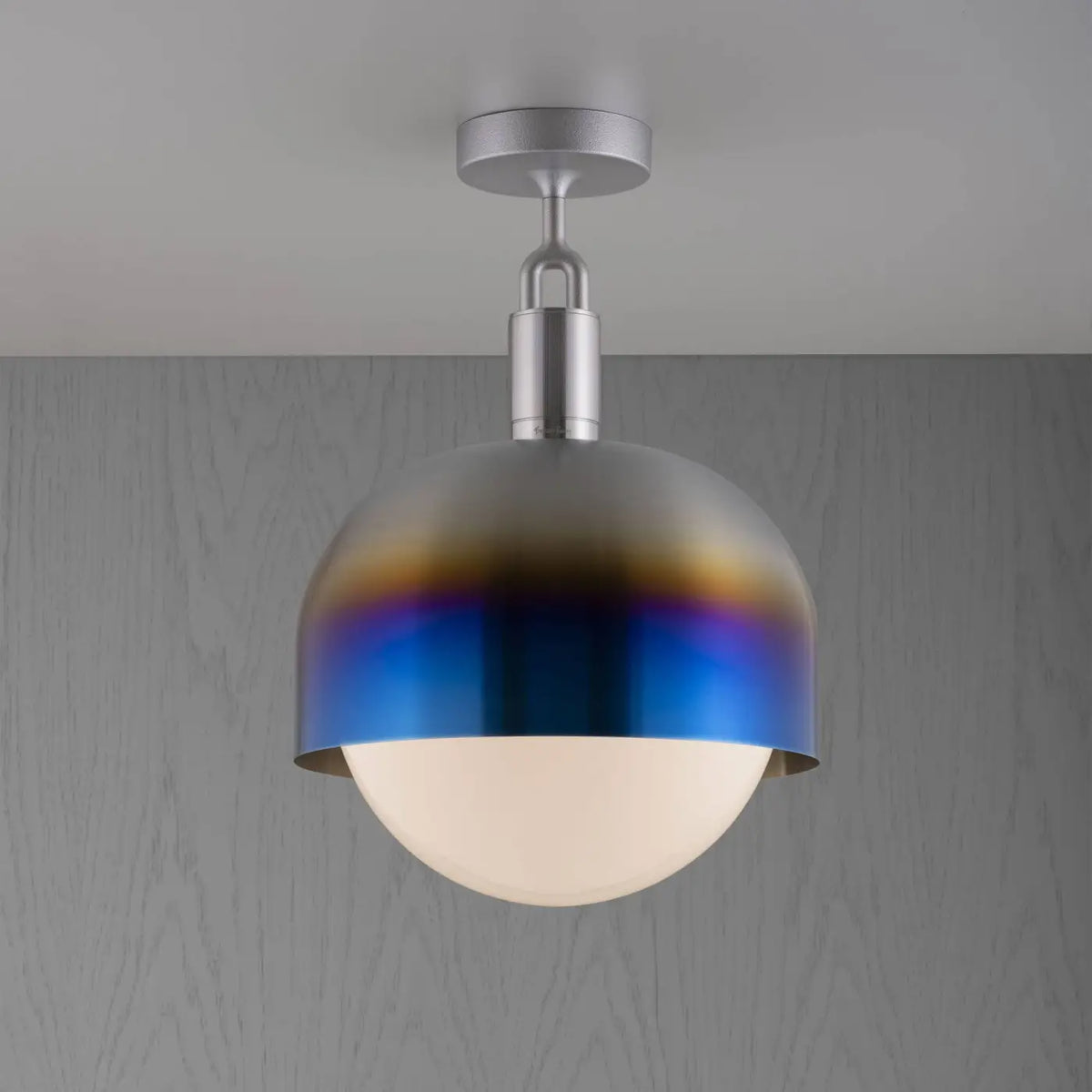 Plafonnier abat-jour demi-sphère en métal et globe en verre, multicolore