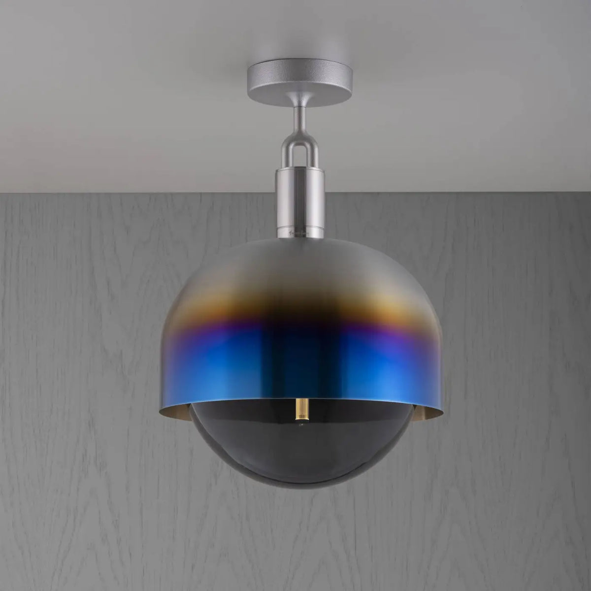 Plafonnier abat-jour demi-sphère en métal et globe en verre, multicolore