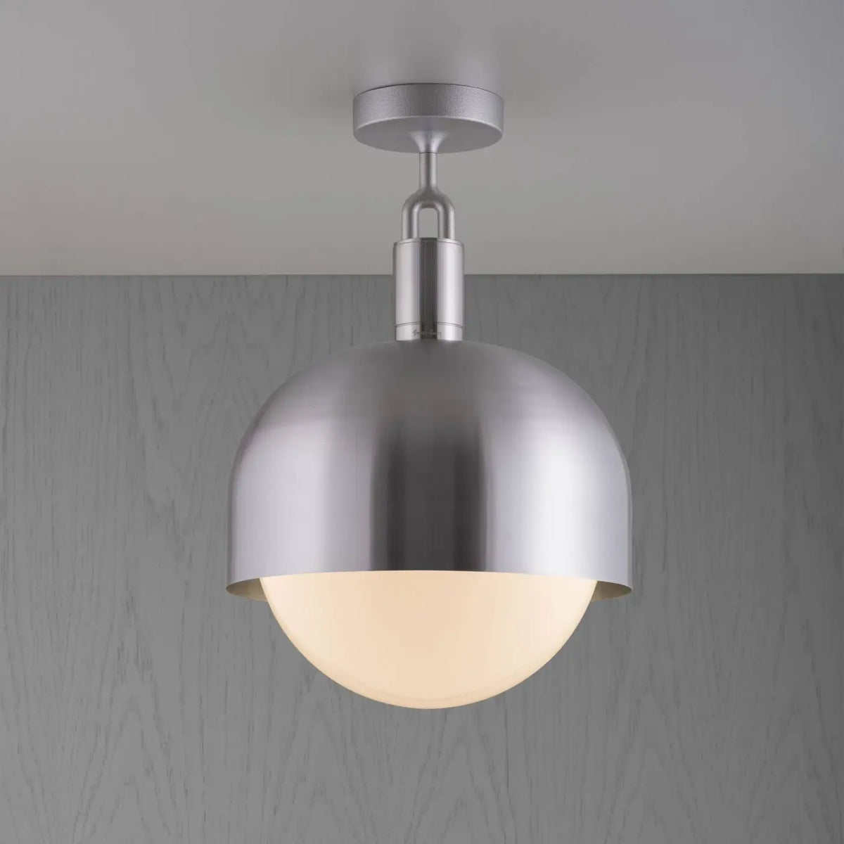 Plafonnier abat-jour demi-sphère en métal et globe en verre, argenté