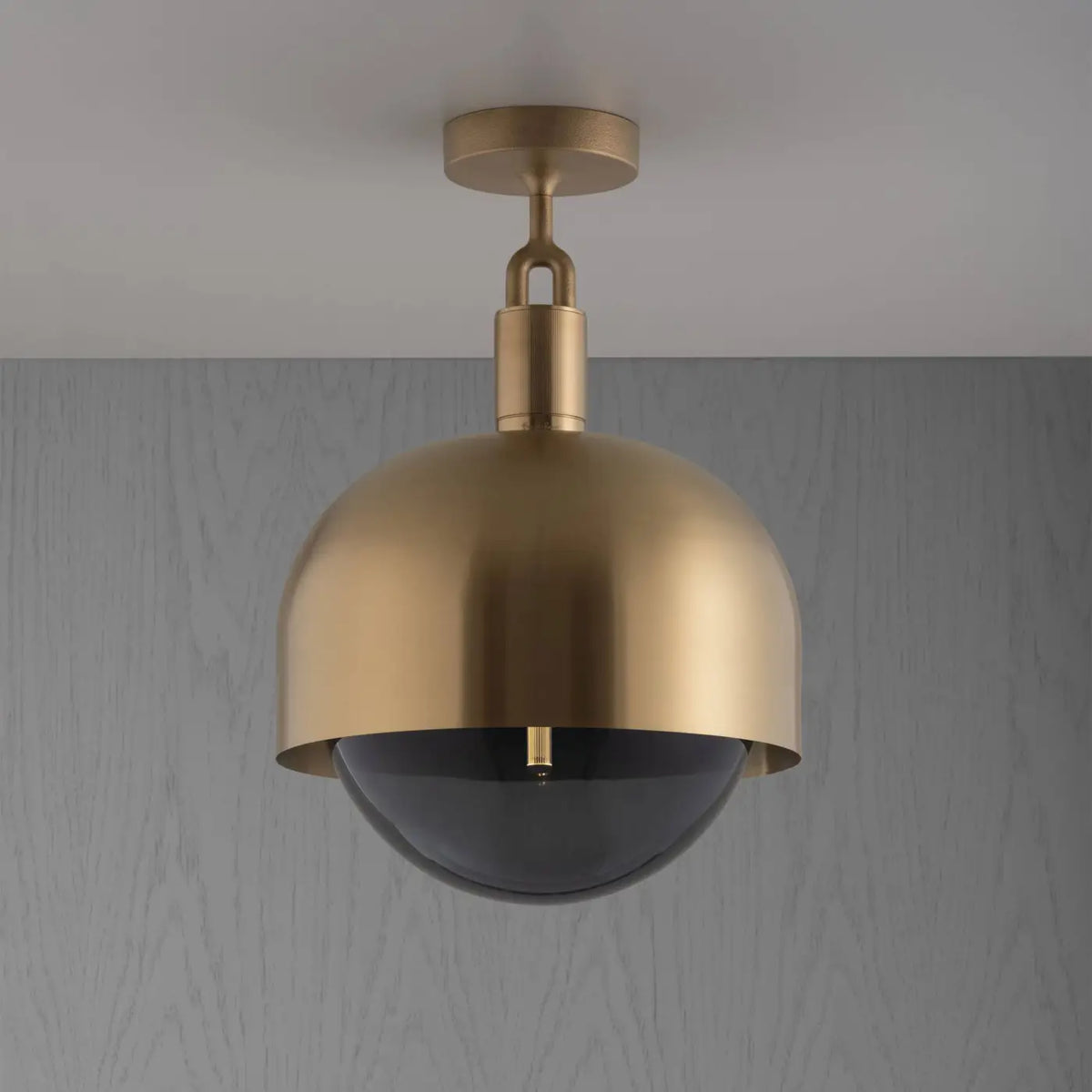 Plafonnier abat-jour demi-sphère en métal et globe en verre, doré