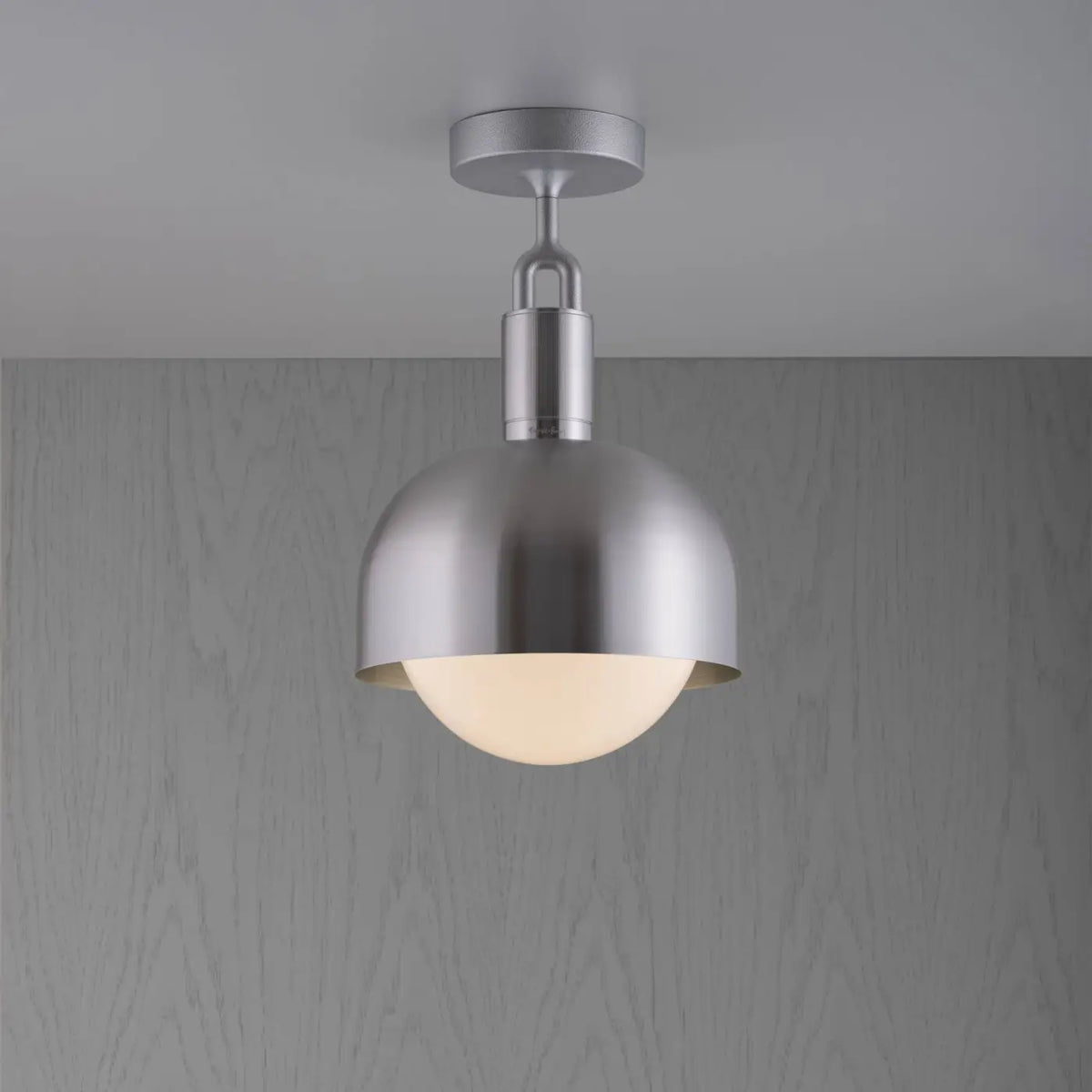Plafonnier abat-jour demi-sphère en métal et globe en verre, argenté