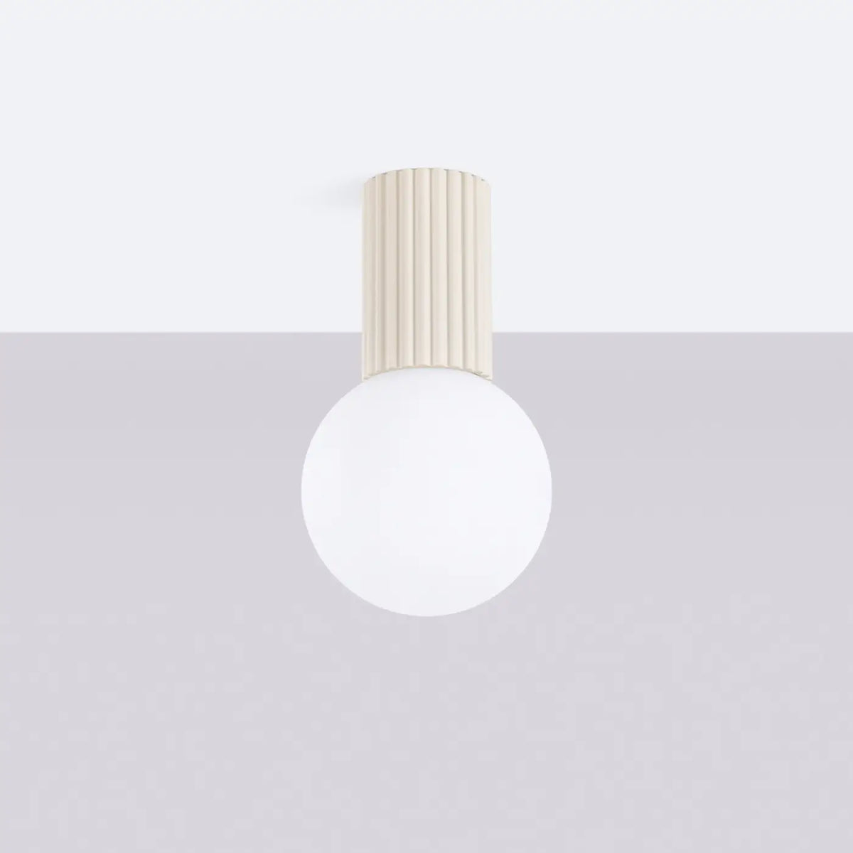 Plafonnier globe en verre givré sur col cannelé, IP44, 16 couleurs, beige