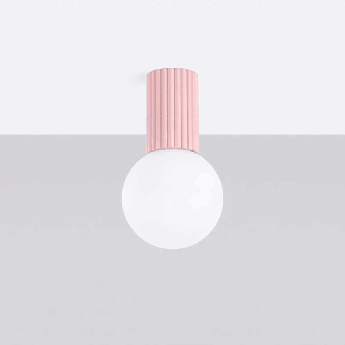 Plafonnier globe en verre givré sur col cannelé, IP44, 16 couleurs, rose