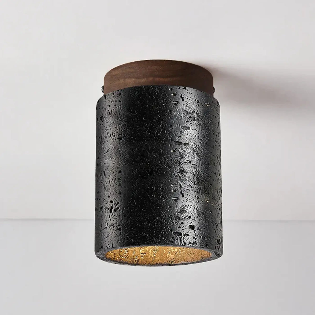 Plafonnier LED noir texturé avec détails en bois