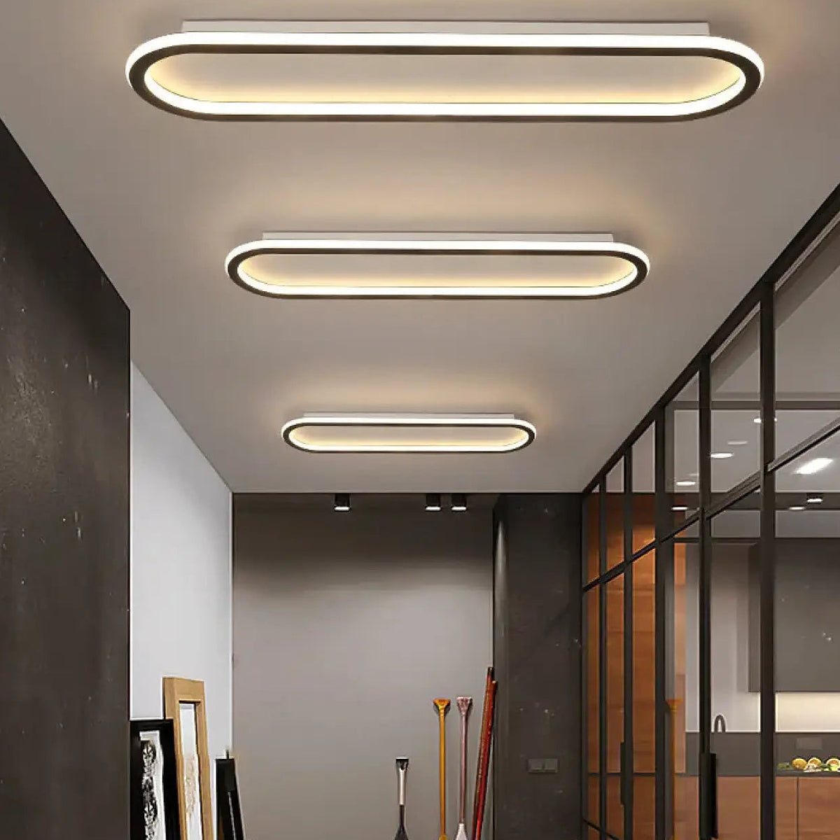 Plafonnier LED ovale au design minimaliste, blanc chaud ou froid