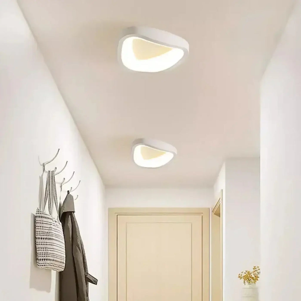 Plafonnier LED épuré pour couloir et entrée, trois modèles