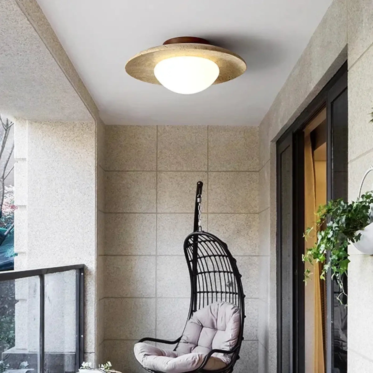 Plafonnier minimaliste aspect travertin et verre dépoli