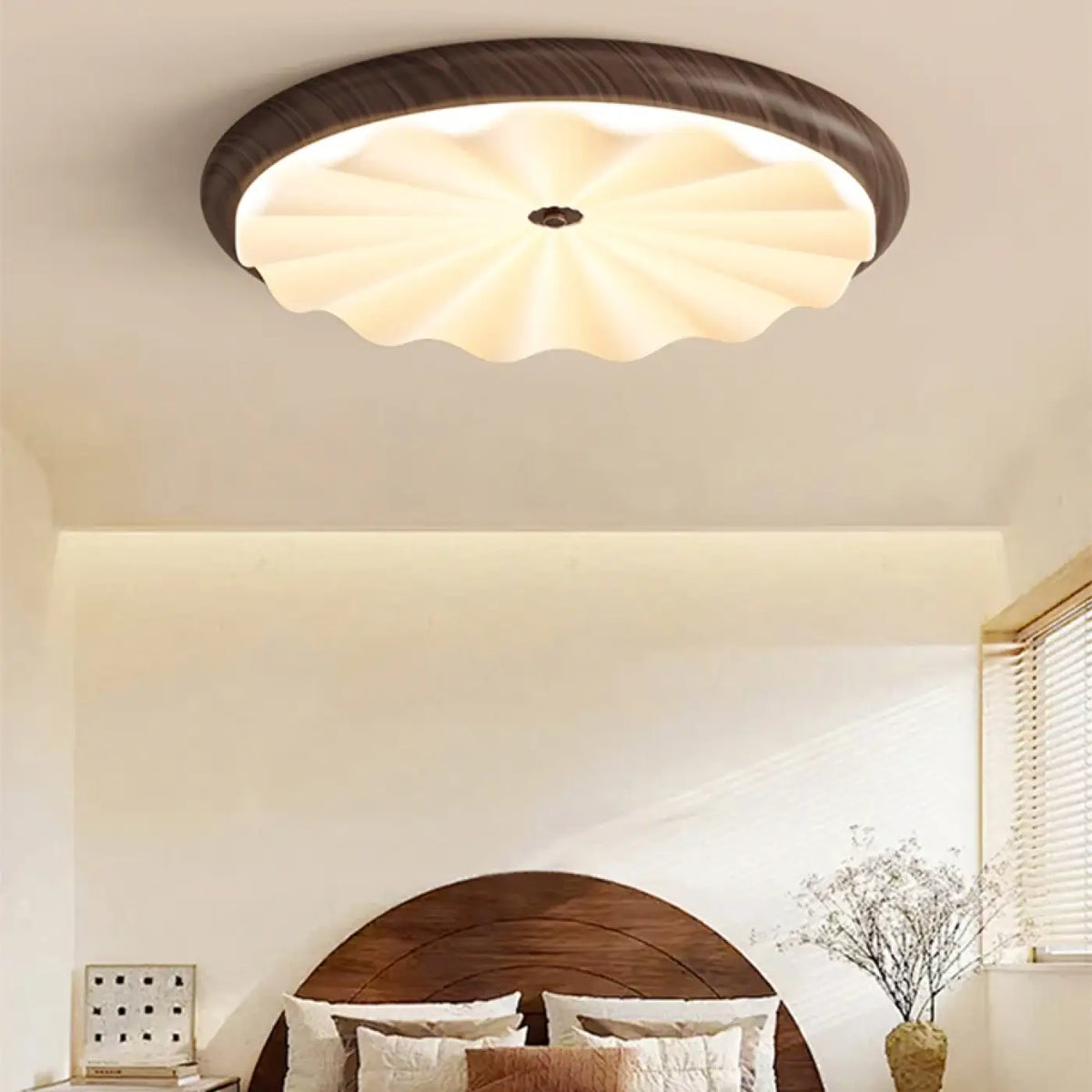 Plafonnier LED en verre ondulé, coloris noir, marron ou blanc