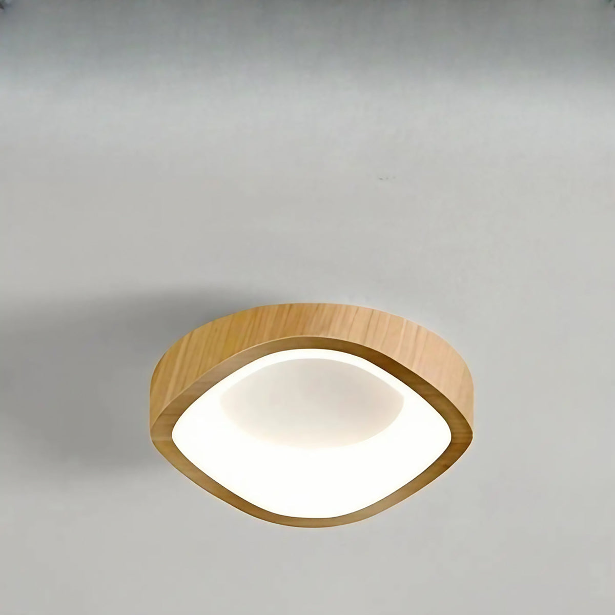 Plafonnier en bois aux formes organiques, six modèles, beige