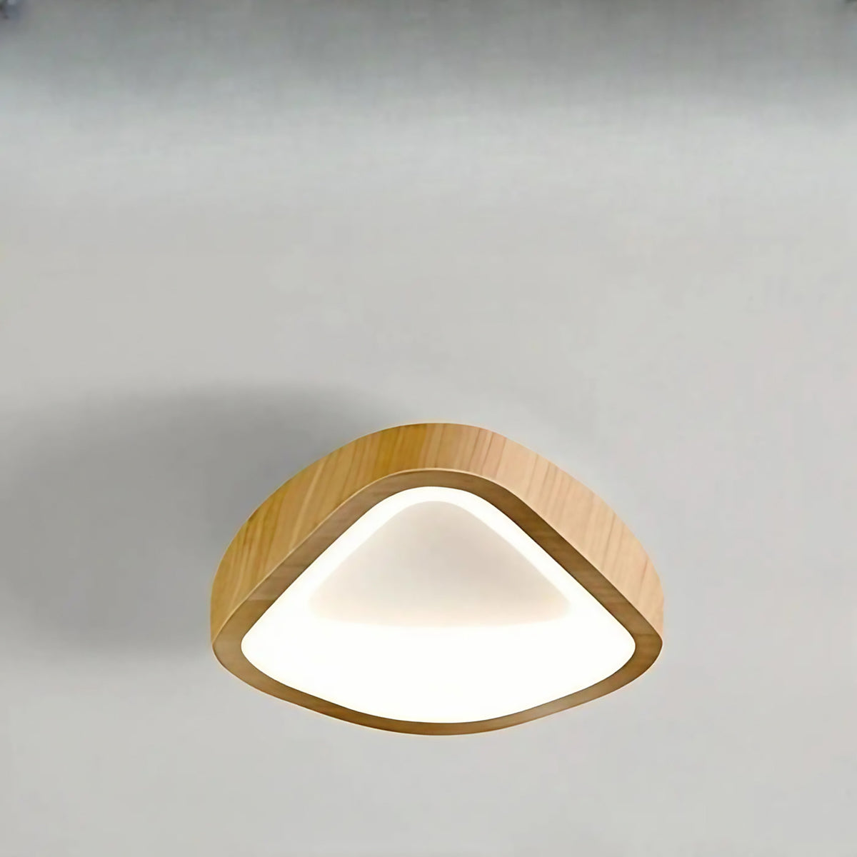 Plafonnier en bois aux formes organiques, six modèles, beige