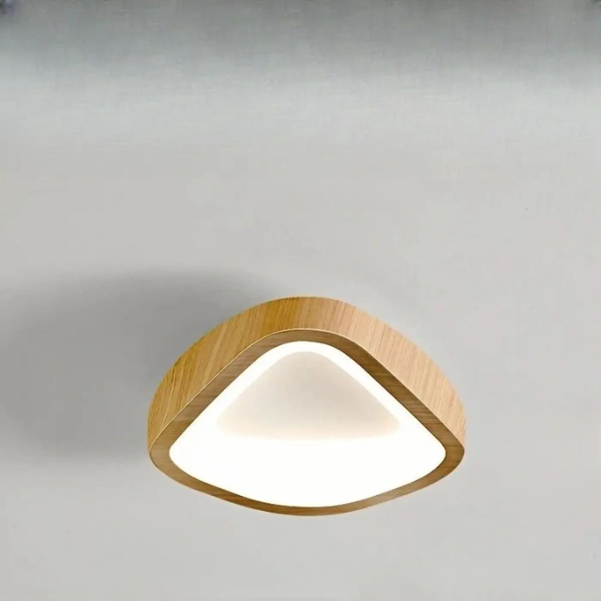 Plafonnier en bois aux formes organiques, six modèles, beige