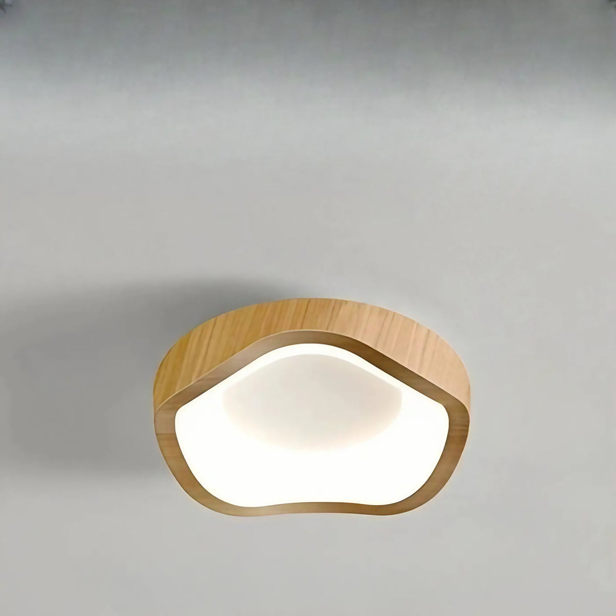Plafonnier en bois aux formes organiques, six modèles, beige