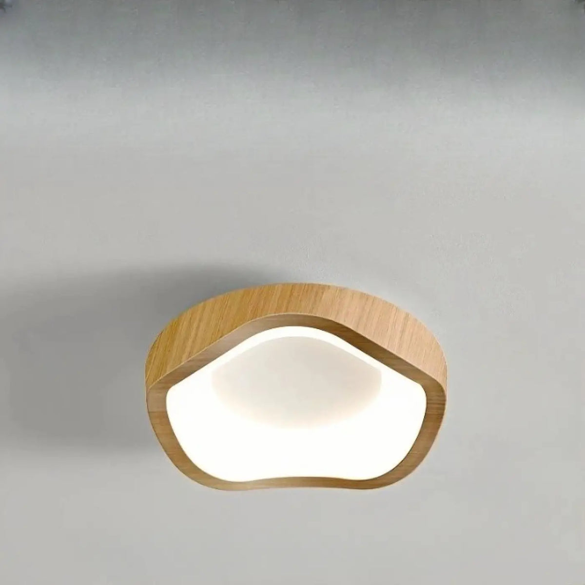 Plafonnier en bois aux formes organiques, six modèles, beige