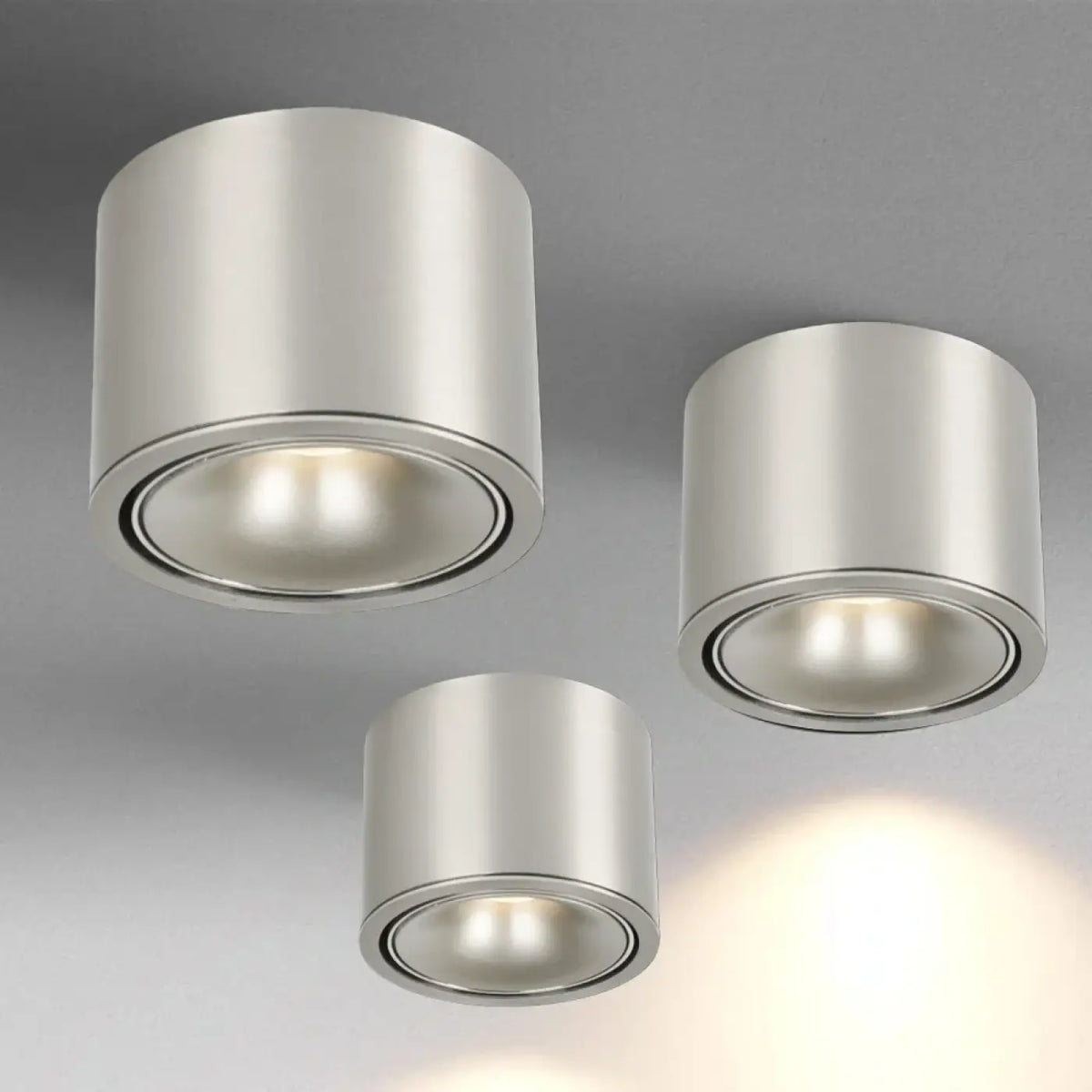 Plafonnier compact à spot orienté, forme cylindrique