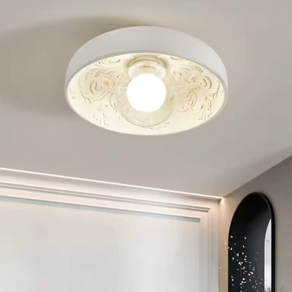 Plafonnier rond blanc à relief sculpté, design moderne