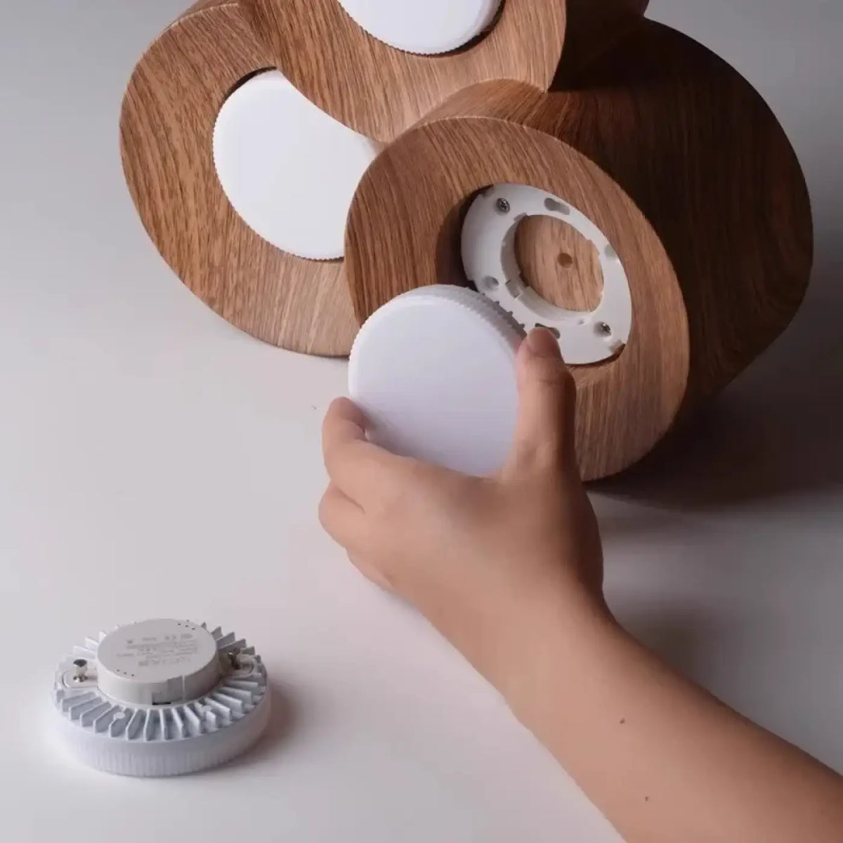 Plafonnier LED minimaliste au style naturel, tailles S ou M