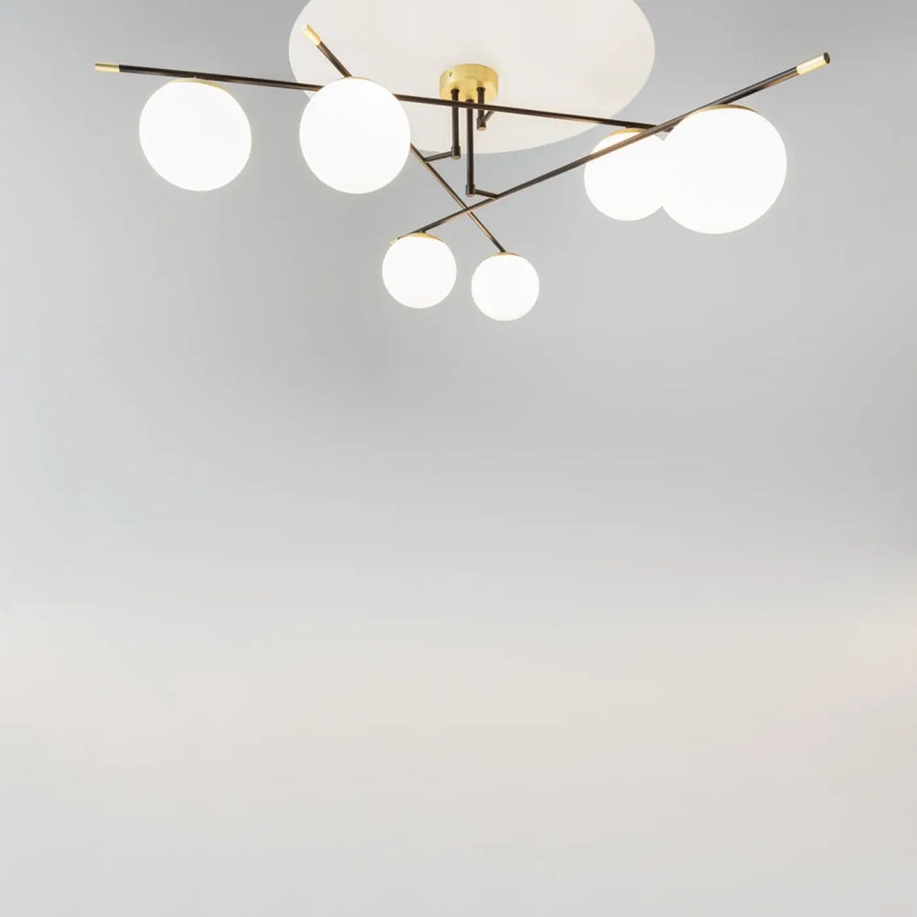 Plafonnier XXL à six globes opalins, acier noir et doré, 115 cm