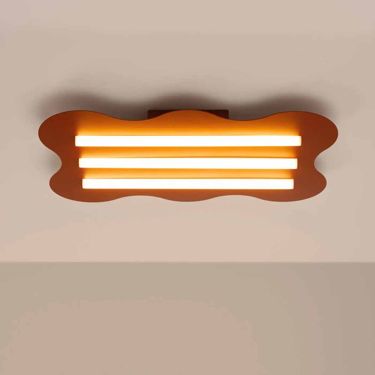 Plafonnier plat en acier ondulé à trois tubes, 16 coloris
