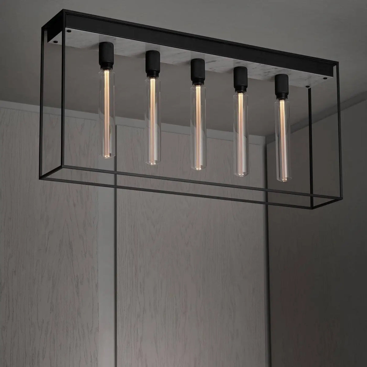 Plafonnier long en cage à 5 ampoules, acier noir et marbre, 110 cm, blanc