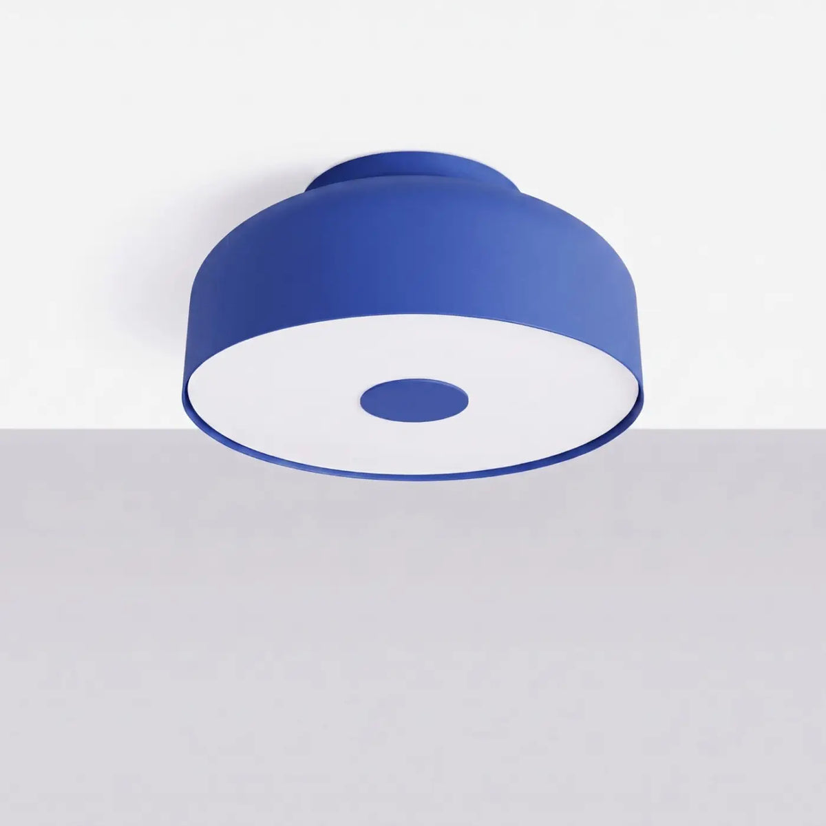 Plafonnier rond en acier coloré à diffuseur laiteux, 4 ampoules, outremer