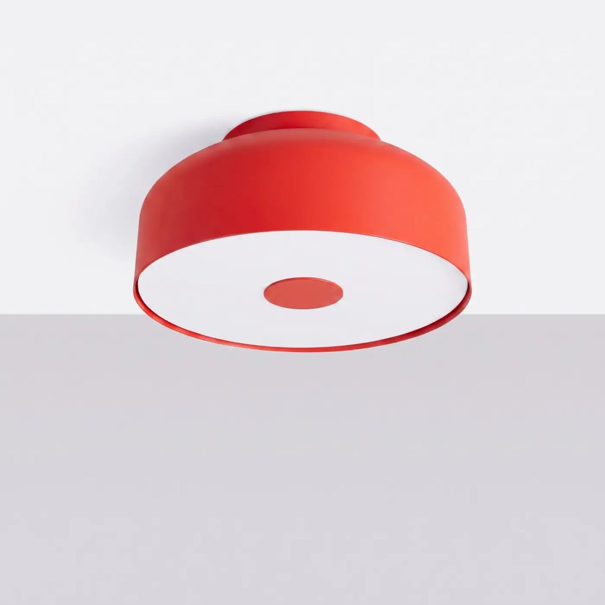 Plafonnier rond en acier coloré à diffuseur laiteux, 4 ampoules, rouge