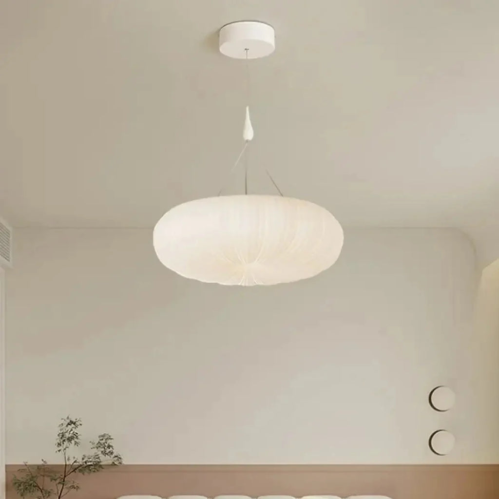 Suspension ronde plissée blanche pour chambre ou séjour