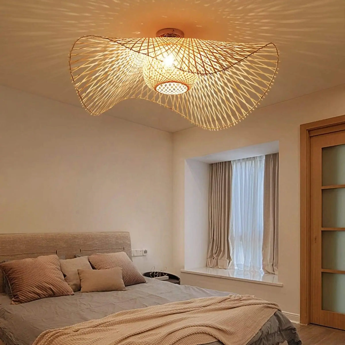 Plafonnier en rotin et osier sculptural, tailles S et M