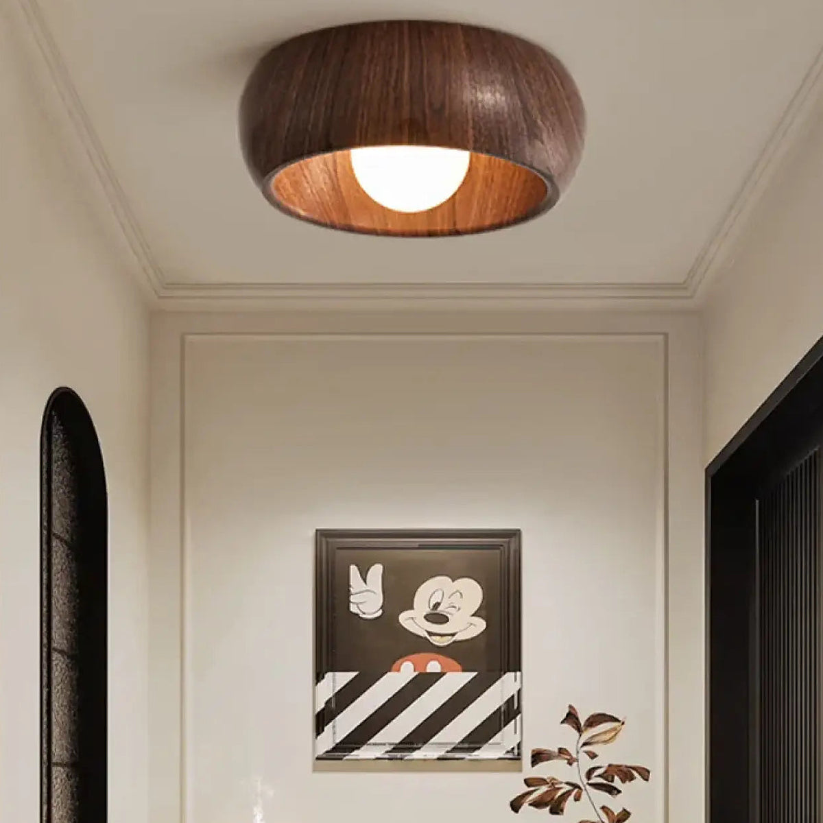 Plafonnier minimaliste finition bois naturel, beige ou marron, marron