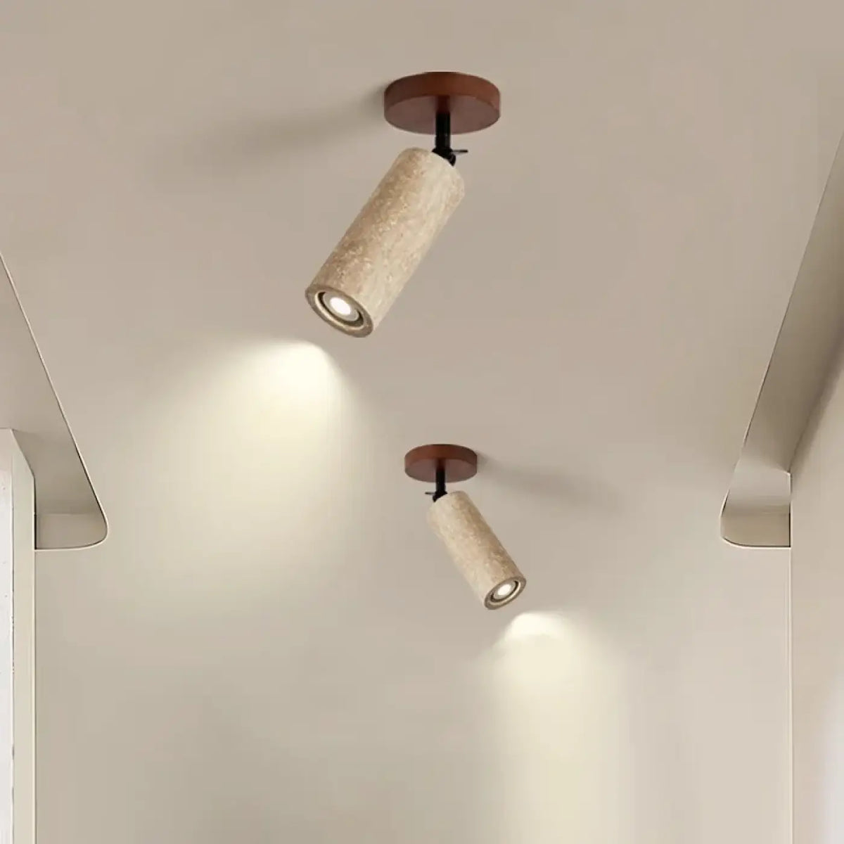 Plafonnier à spots orientables en travertin jaune et bois