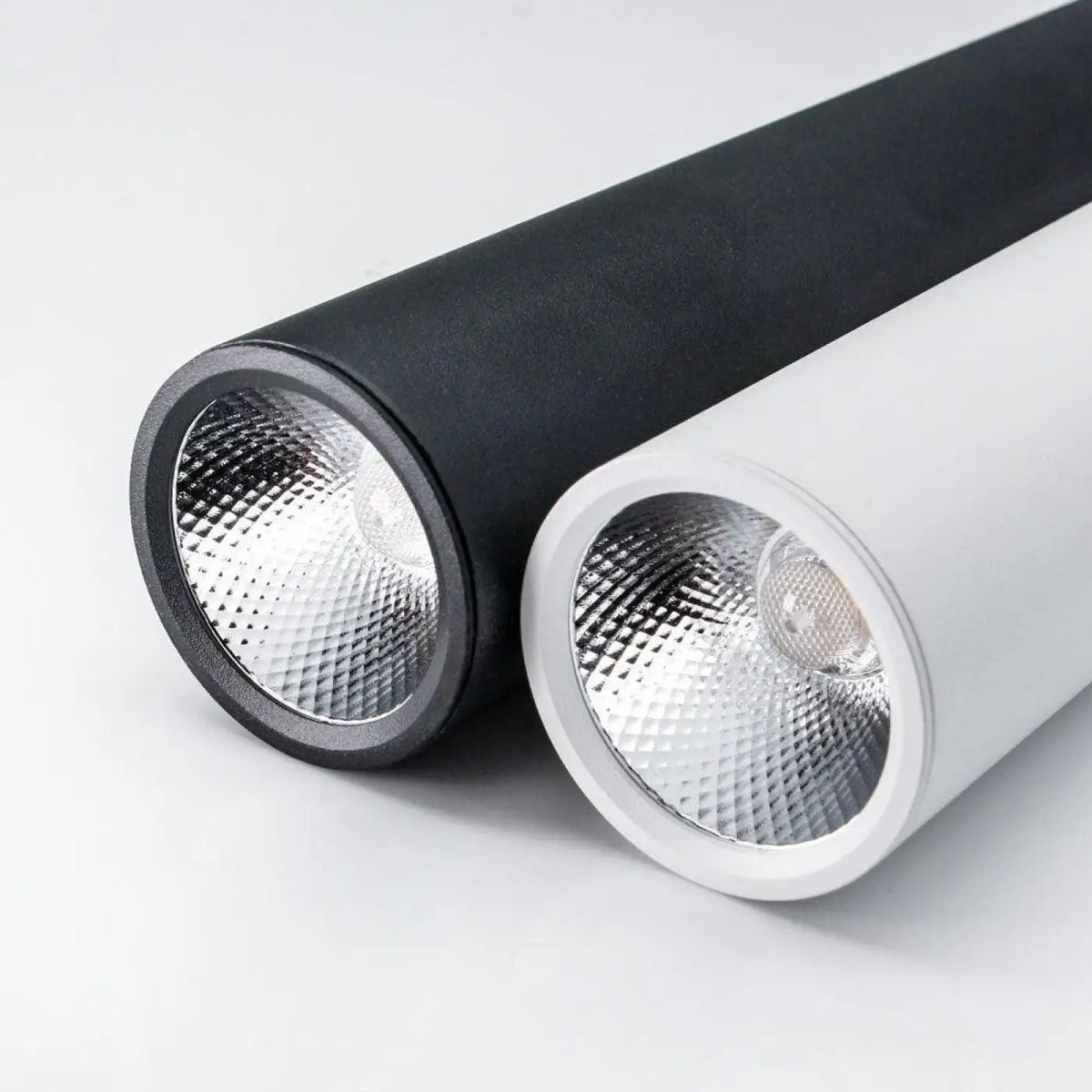 Plafonnier tube LED en aluminium, noir ou blanc, S à XL
