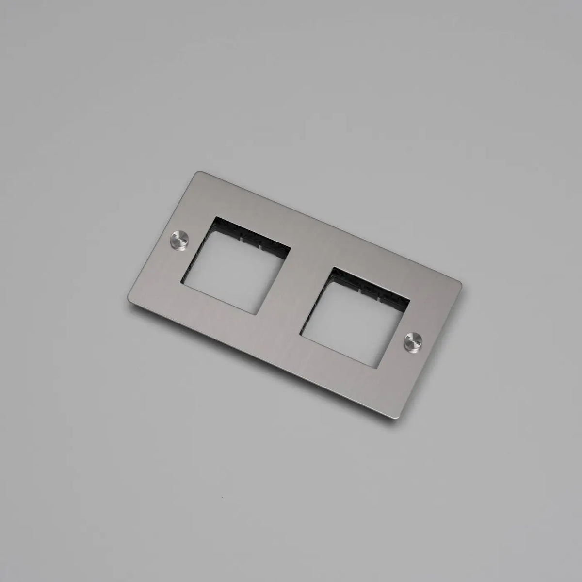 Plaque murale en métal pour prises, sans inserts, 1 à 4 postes, argenté