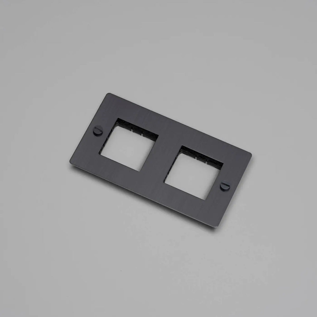 Plaque murale en métal pour prises, sans inserts, 1 à 4 postes, gris