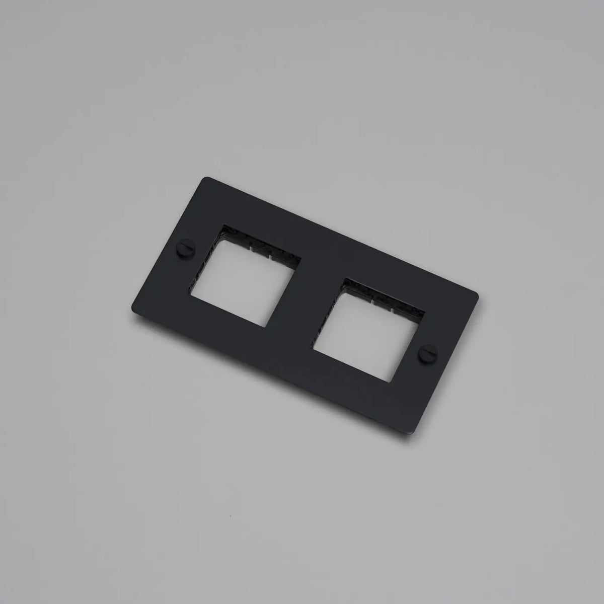 Plaque murale en métal pour prises, sans inserts, 1 à 4 postes, noir