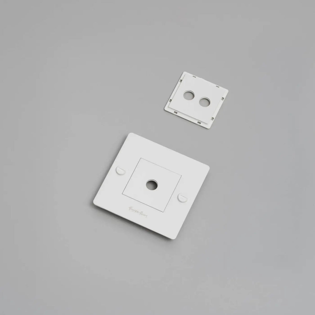 Plaque murale en métal avec inserts, 1 à 4 postes, pose libre, blanc