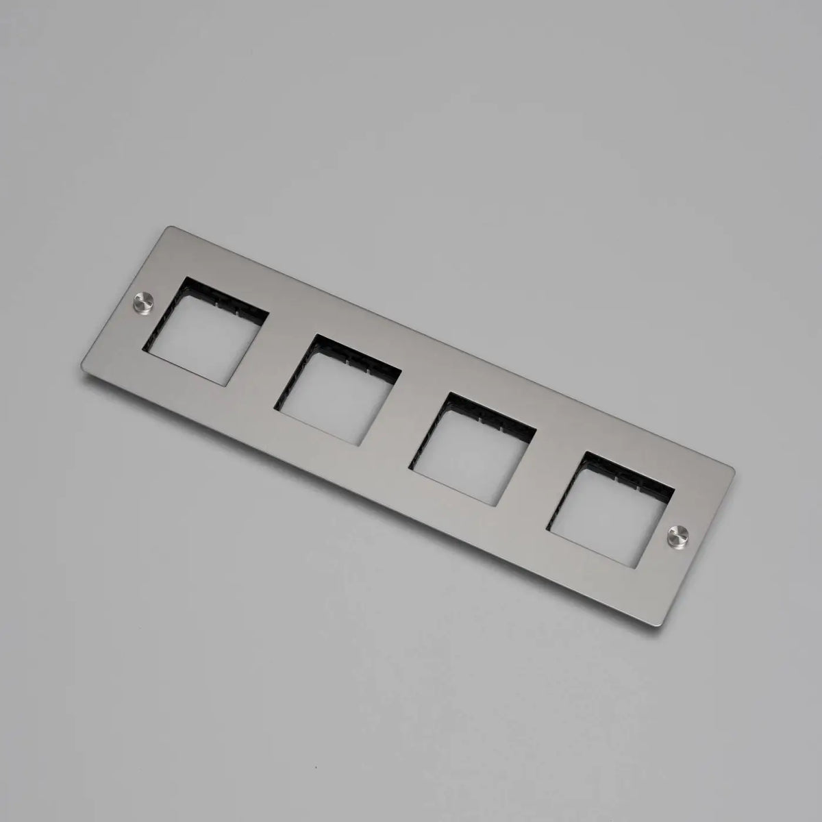 Plaque murale en métal pour prises, sans inserts, 1 à 4 postes, argenté