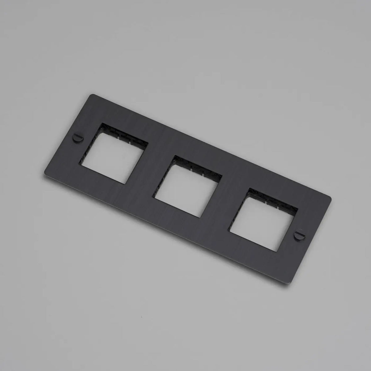 Plaque murale en métal pour prises, sans inserts, 1 à 4 postes, gris