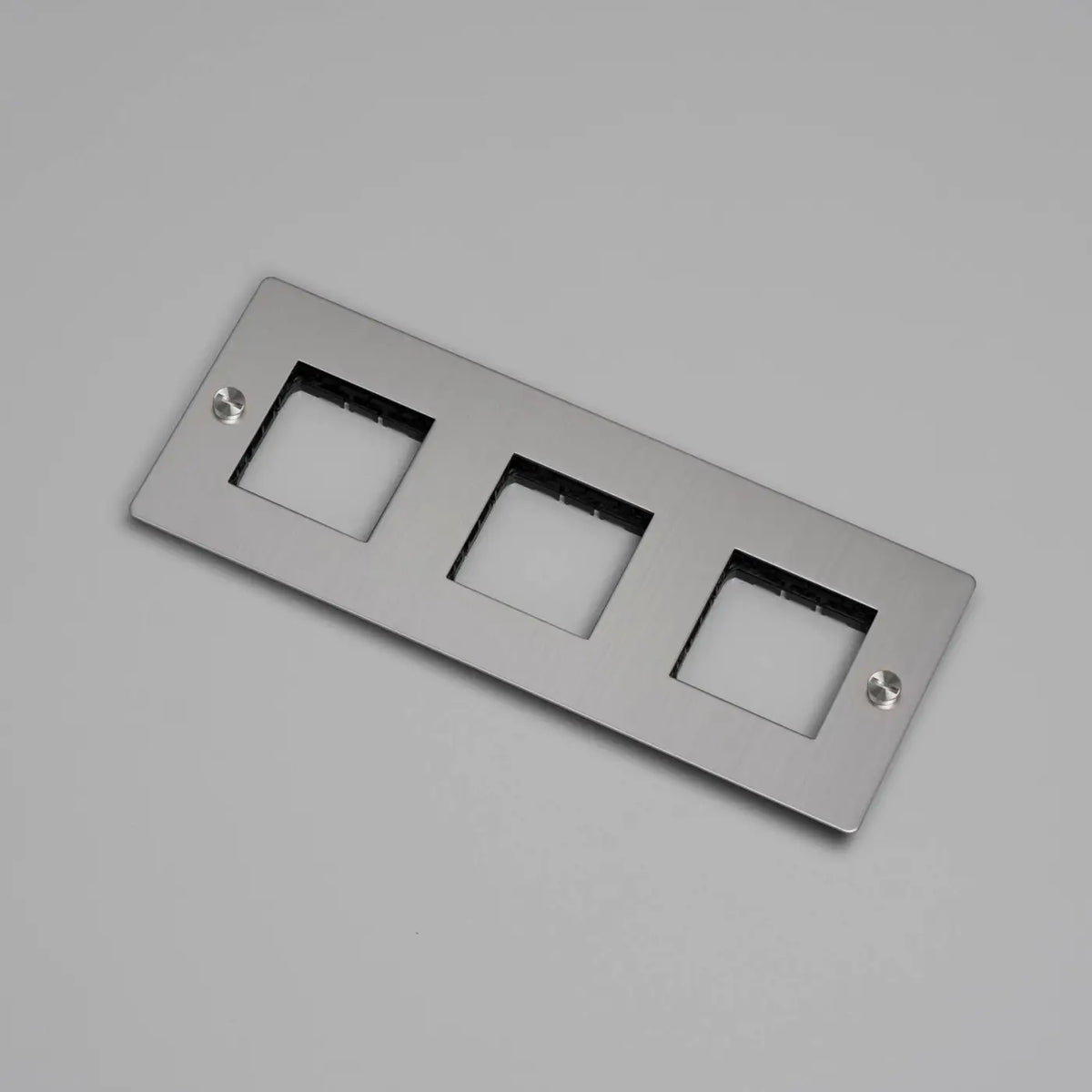 Plaque murale en métal pour prises, sans inserts, 1 à 4 postes, argenté