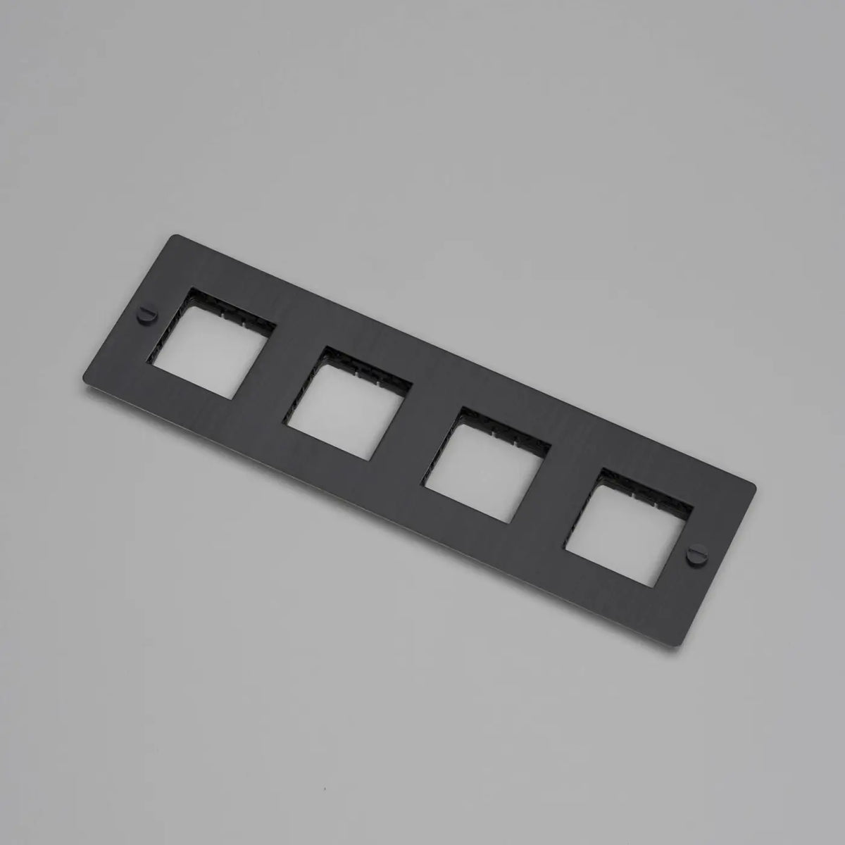 Plaque murale en métal pour prises, sans inserts, 1 à 4 postes, gris