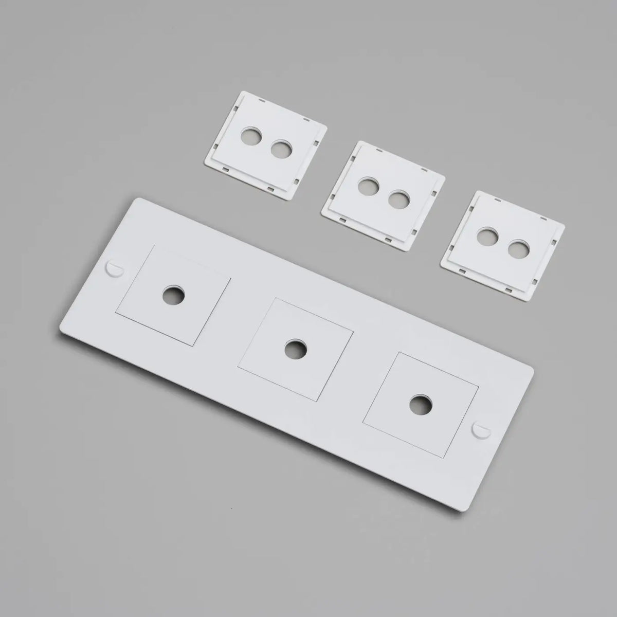 Plaque murale en métal avec inserts, 1 à 4 postes, pose libre, blanc
