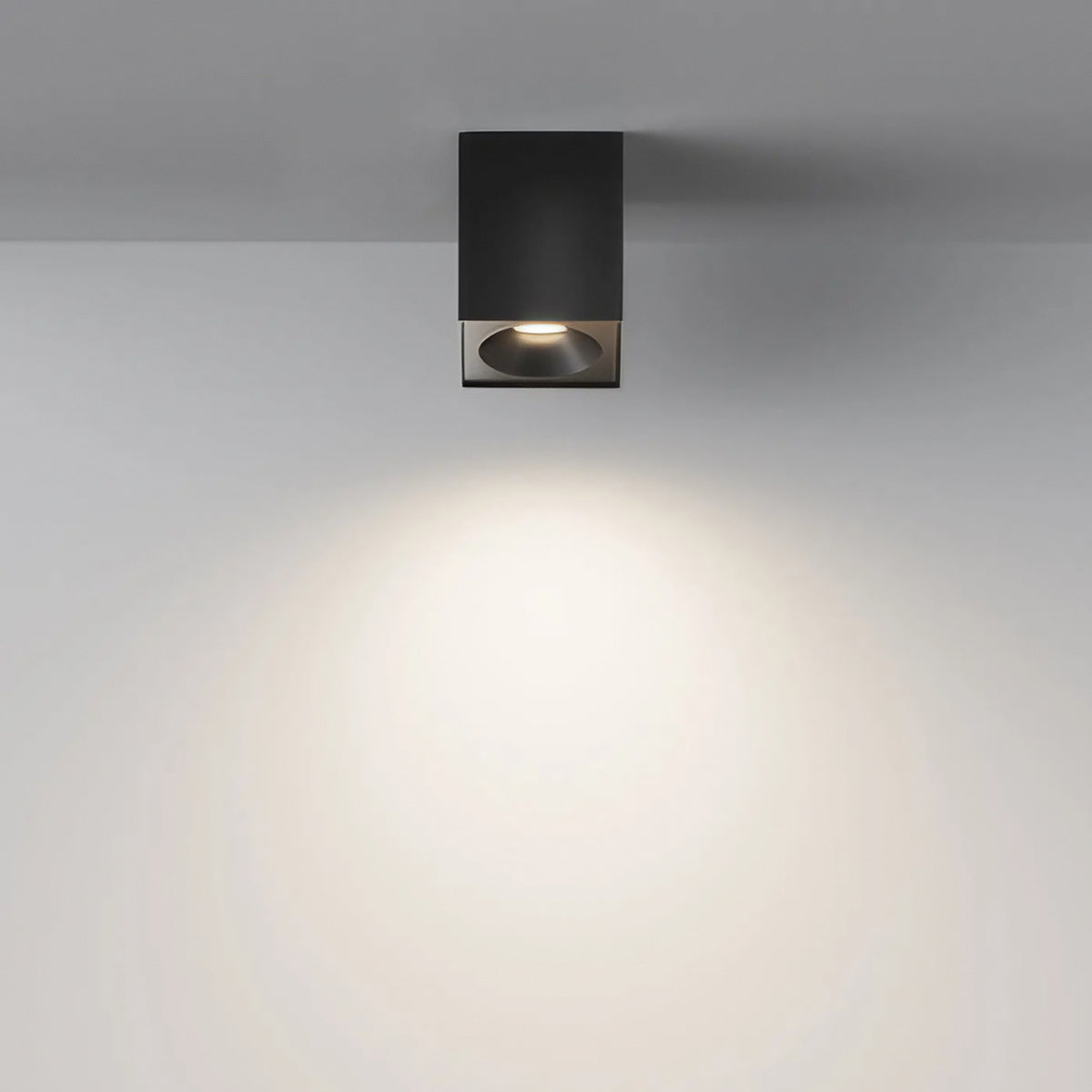 Spot en saillie carré IP65 en acier, culot GU10