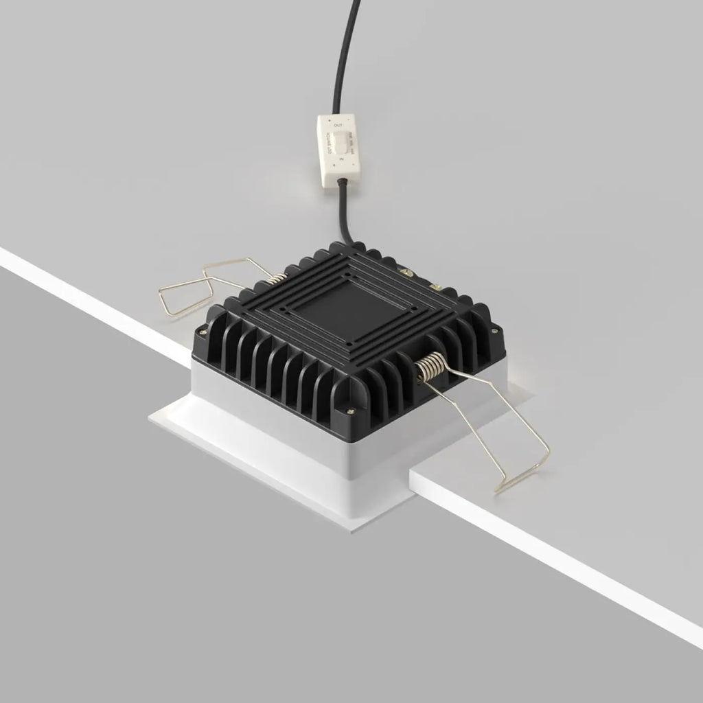 Spot encastrable LED panneau carré IP44, trois formats