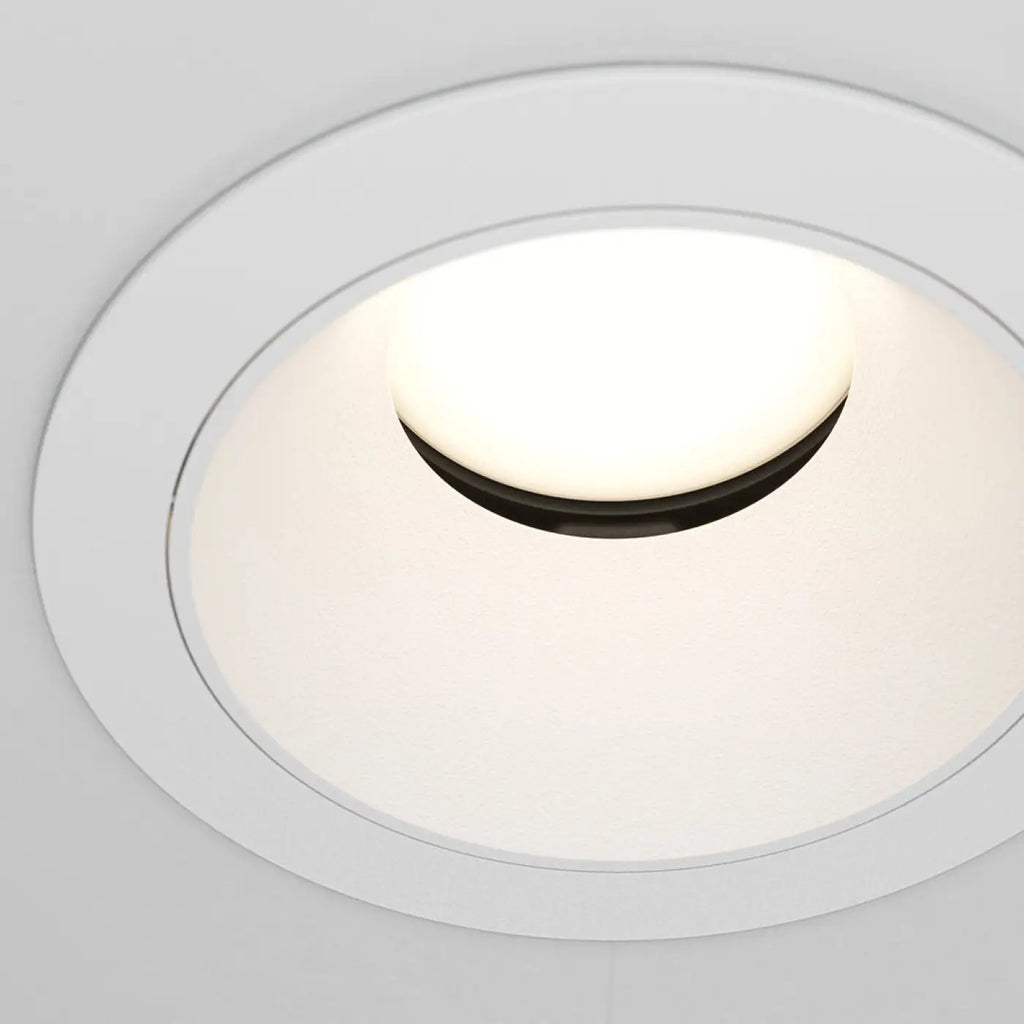Spot encastré rond en acier avec enjoliveur, deux coloris