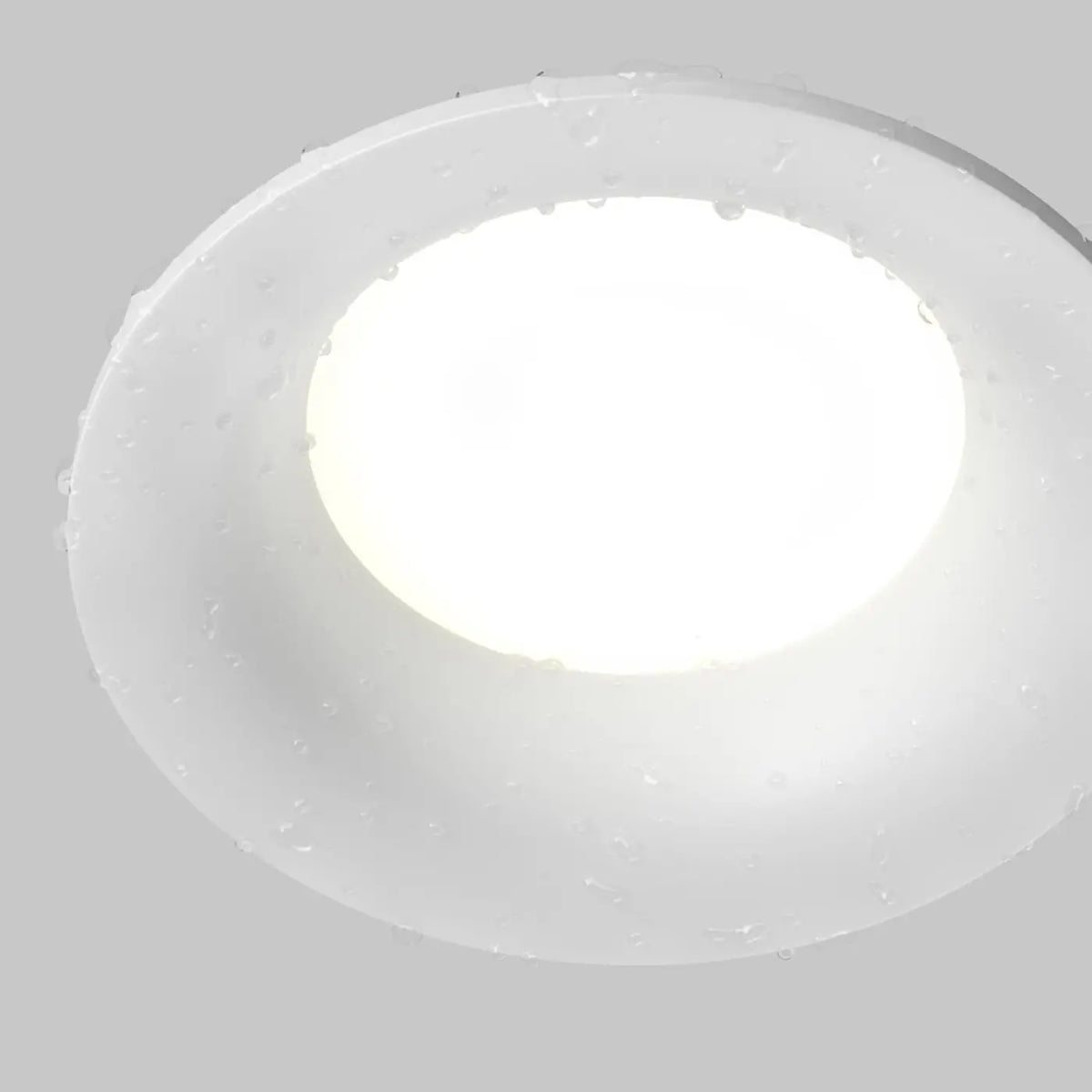 Spot encastrable rond discret en acier, noir, blanc ou doré