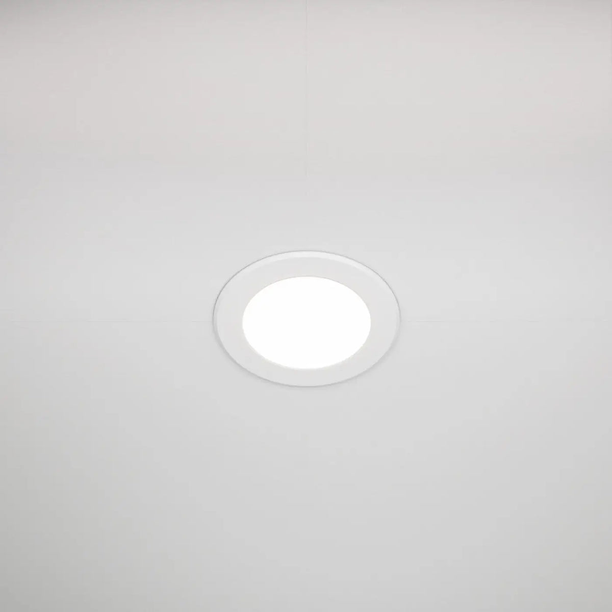 Spot LED encastrable rond en acier blanc, trois diamètres, blanc