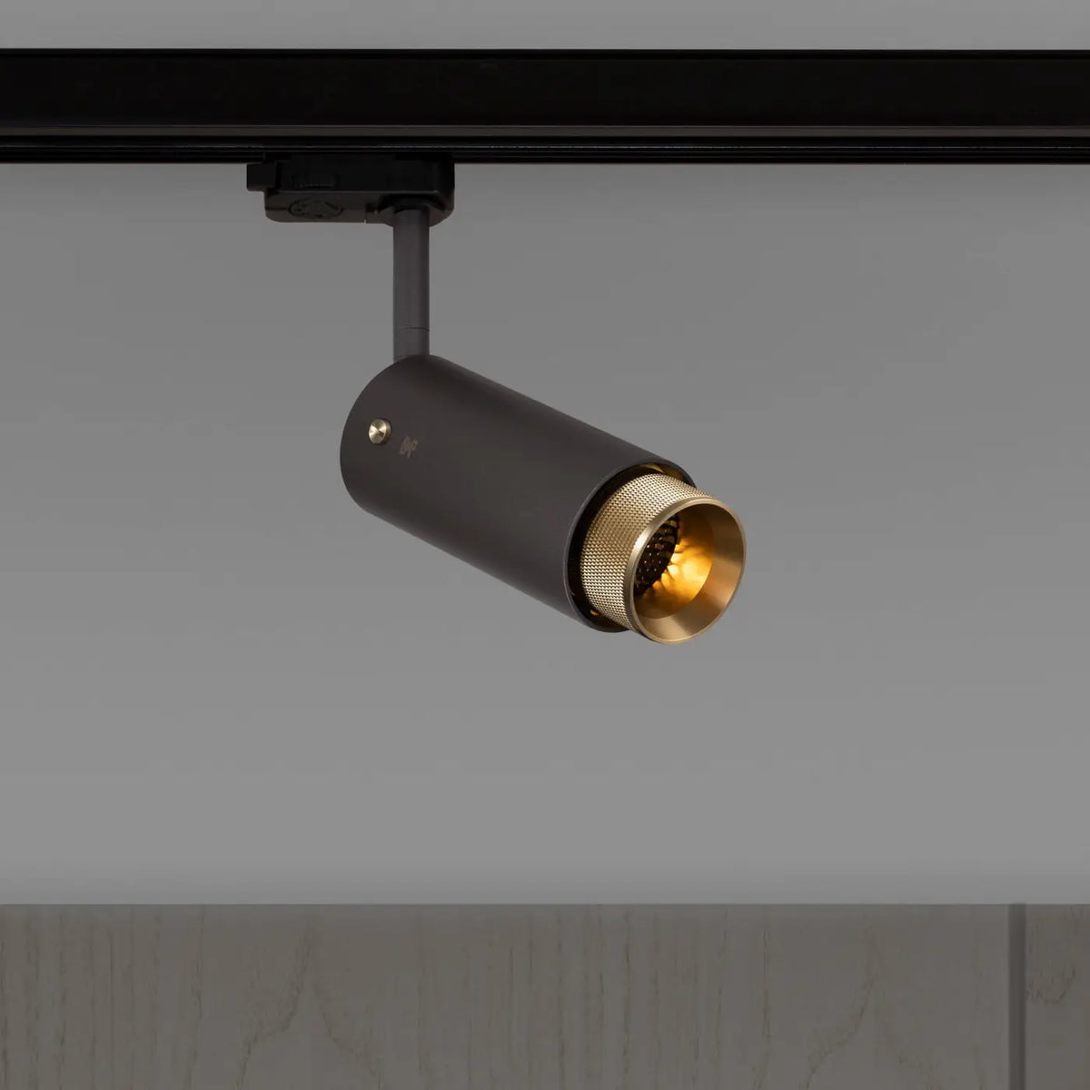 Spot sur rail orientable en aluminium, déflecteur gravé, GU10, doré