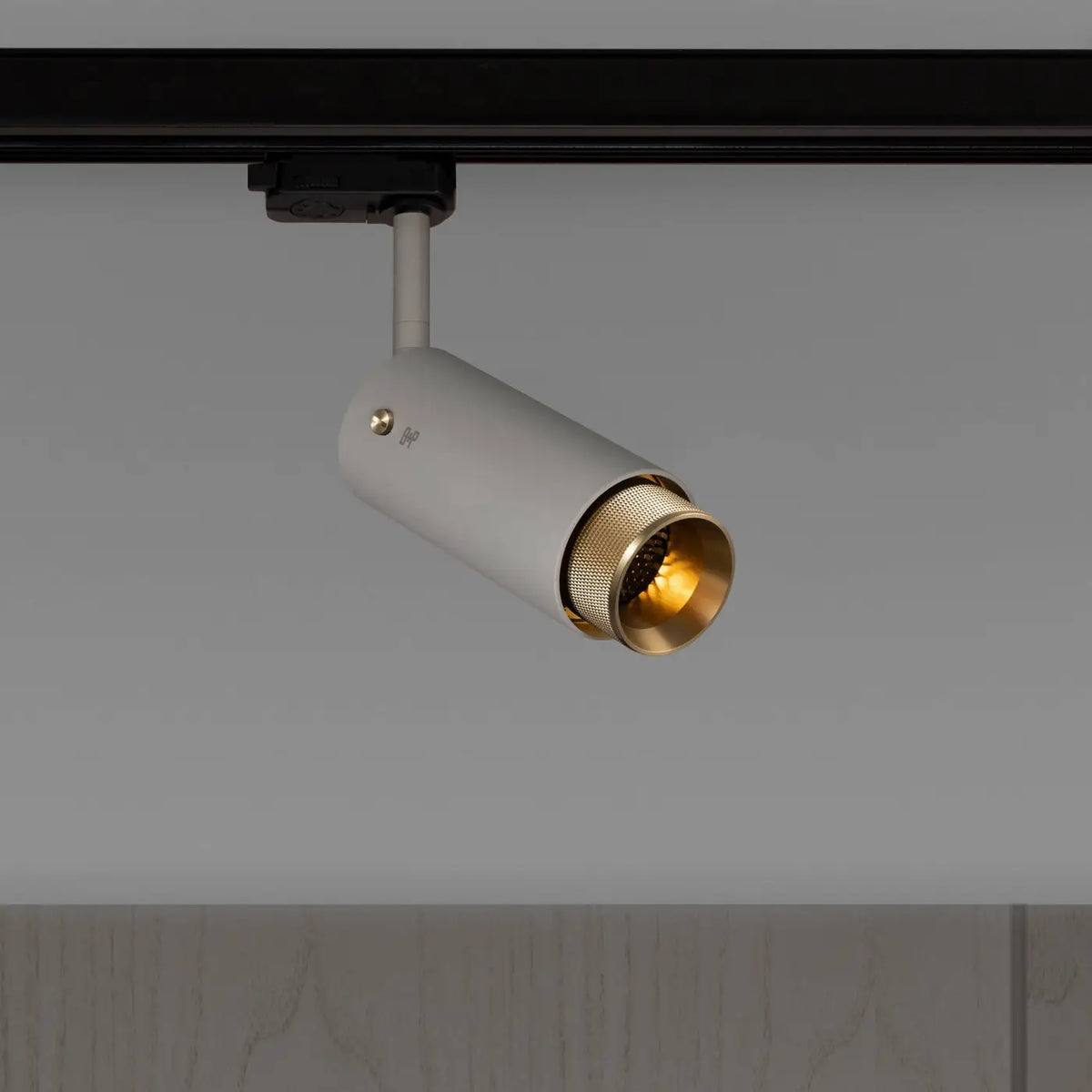Spot sur rail orientable en aluminium, déflecteur gravé, GU10, doré