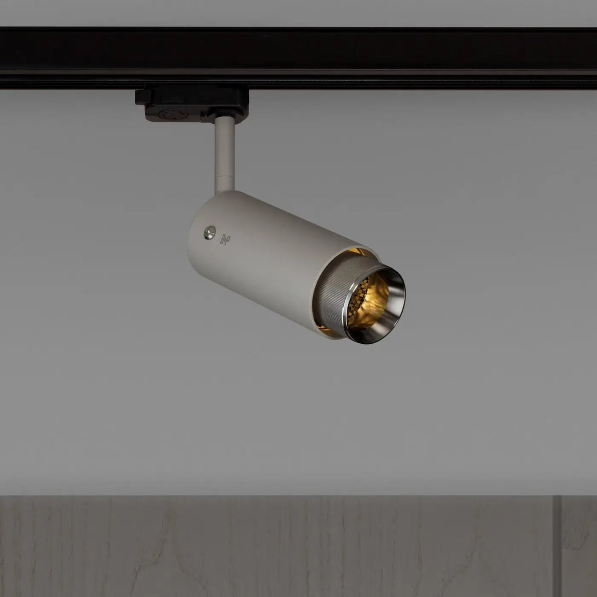 Spot sur rail orientable en aluminium, déflecteur gravé, GU10, argenté