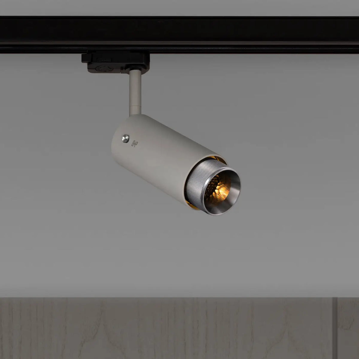 Spot sur rail orientable en aluminium, déflecteur gravé, GU10, argenté